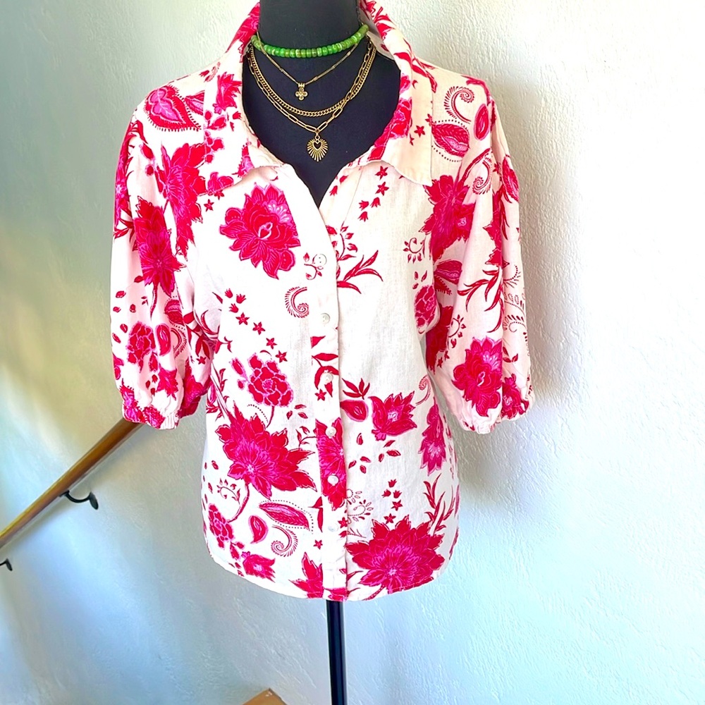 Heroes and Dreamers‎ Pink and Red Floral Blouse MediumLinen Blend Poof Sleeves